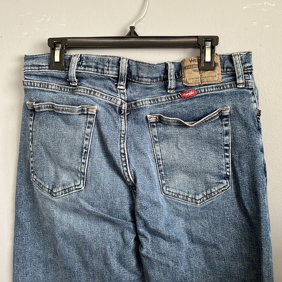 Men’s Wrangle Jeans - Picture 4 of 6